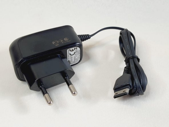 Samsung D880 L700 U900 U800 Seyahat Şarj Cihazı 4.75V 0.55A - 3