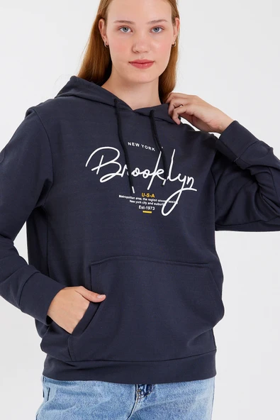 Süperlife Kadın Kapşonlu Regular Fit El Yazılı Brooklyn Baskılı İnce Sweatshirt SPR23SWk361 - Resim 2