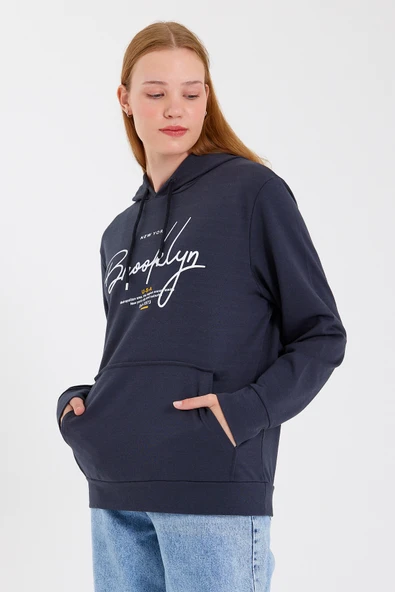 Süperlife Kadın Kapşonlu Regular Fit El Yazılı Brooklyn Baskılı İnce Sweatshirt SPR23SWk361 ürün görseli