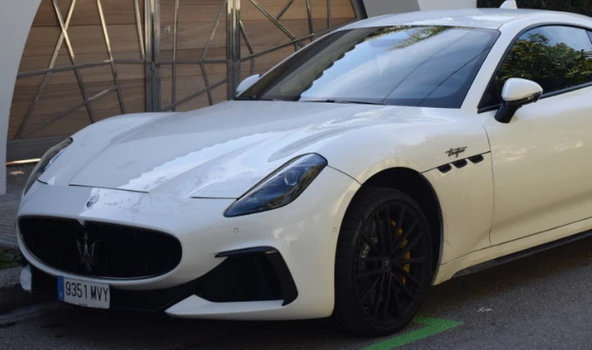 DK Tuning Maserati Trofeo Çamurluk Siyah Yazı Logo Amblem - Resim 3