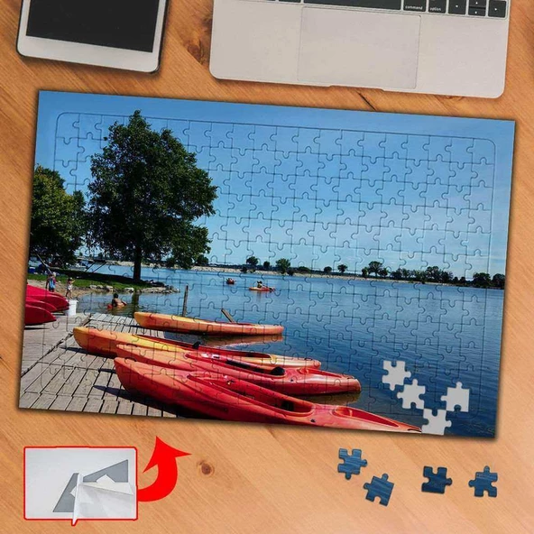 Kırmızı Botlar, Deniz, Kıyı 240 Parça Puzzle Yapboz Tablo-4533
