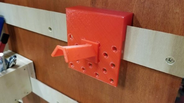 Atölyeler İçin Fransız Koç Boynuzu Pegboard Plastik Aparat