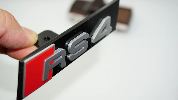 DK Tuning RS4 Gri Kırmızı Ön Panjur Logo Arma Audi İle Uyumlu ürün görseli