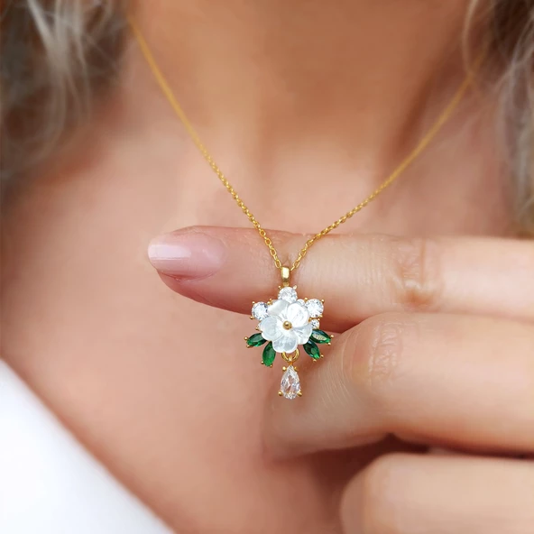 Vaoov 925 Ayar Gümüş Çiçekli Yeşil Taşlı Kolye ürün görseli