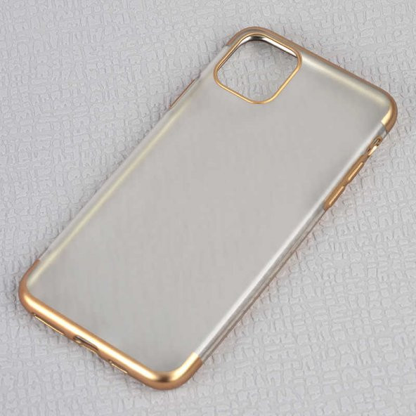 Apple iPhone 11 Pro Max Kılıf Mat Dört Köşeli Lazer Silikon Kapak - Gold