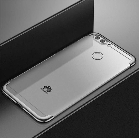 Huawei P Smart Kılıf Dört Köşeli Lazer Silikon Kapak - Gümüş