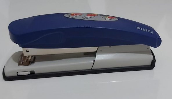 Leitz 5504 Zımba Makinesi  40 Sayfa Kapasiteli - Mavi