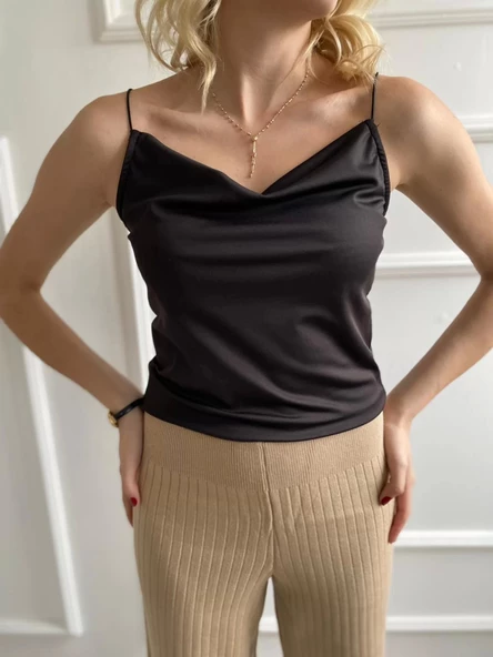 Kadın Siyah Degaje Yaka Crop