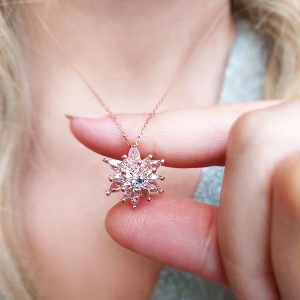 Vaoov 925 Ayar Gümüş Beyaz Taşlı Lotus Kolye ürün görseli