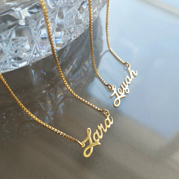 Vaoov Gümüş İsimli Küp Zincir Kolye ürün görseli