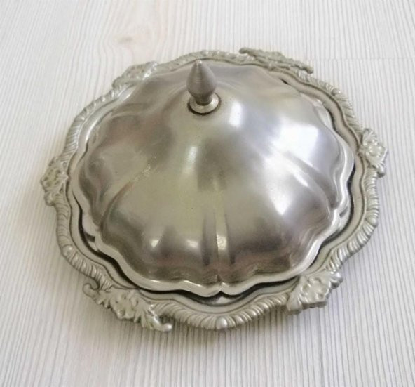 ESKİLERDEN METAL ŞEKERLİK VİTRİN SÜSÜ