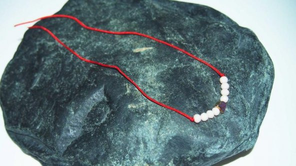 Sanat Taciri- Kırmızı İpli El Yapımı Bileklik ürün görseli