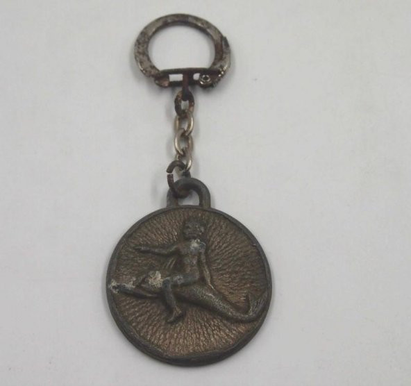 Sanat Taciri  Antika Koleksiyonluk Polissons Yunus Kabartmalı Çift Taraflı Anahtarlık - Resim 2