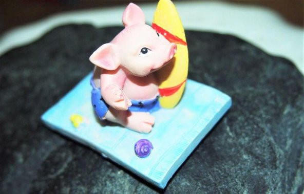 Sanat Taciri - Seramik Sörfçü Yavru Domuz Magnet Koleksiyonluk ürün görseli 1