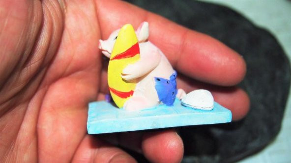 Sanat Taciri - Seramik Sörfçü Yavru Domuz Magnet Koleksiyonluk - Resim 2