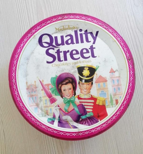 Mackintosh Quality Street Chocolate Teneke Kutu İngiliz Teneke Kutu