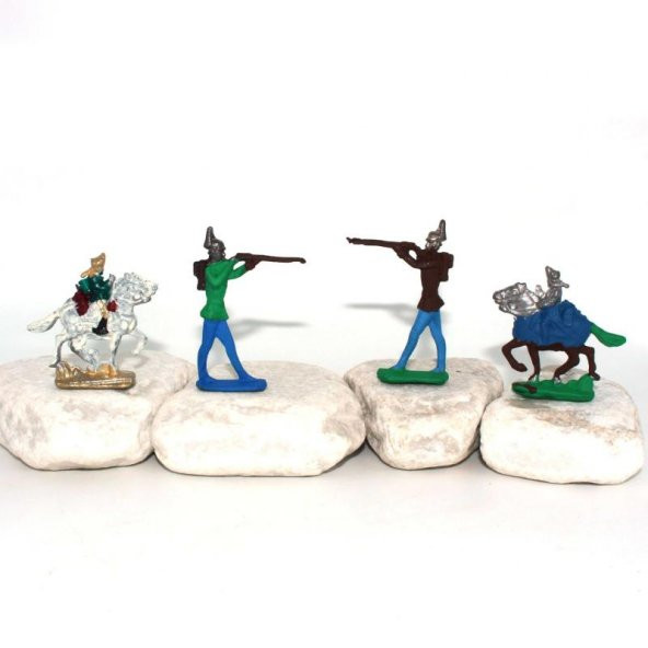 4 Adet Antika Kurşun Asker El Boyama Atlı ve Silahlı Kurşun Asker Lotu Lot No 2