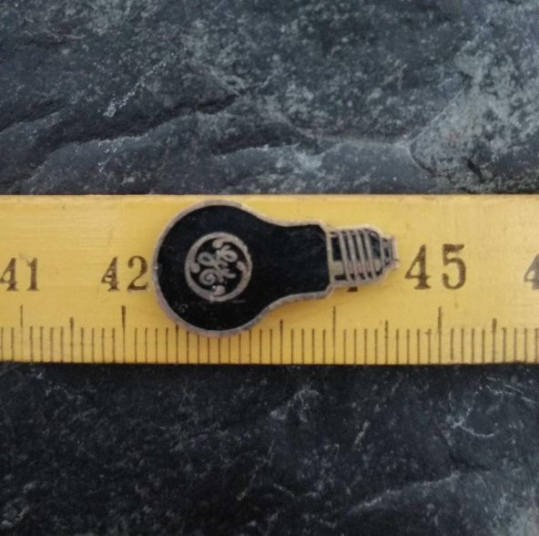 Antika Siyah Ampul Şeklinde Rozet Firma İş yeri Marka Yazılı Rozet Broş ürün görseli 1