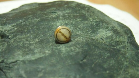 Sanat Taciri- Röportaj İnterview Yazılı Rozet - Yaka İğnesi - Broş - Resim 2