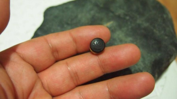 Sanat Taciri- Globay Yazılı Rozet - Yaka İğnesi - Broş - Resim 2