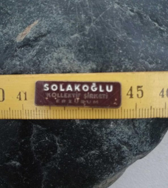 VİNTAGE ROZET SOLAKOĞLU KOLLEKTİF ŞİRKET YAZILI ROZET YAKA BROŞU ürün görseli