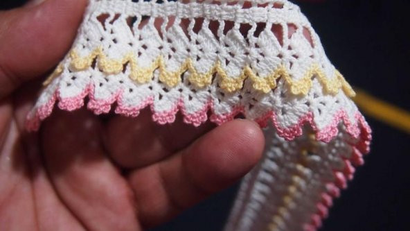 Sanat Taciri- Eskilerde El işi Dantel Havlu Kenarı - Otantik - Çeyizlik- Lot 21 - Resim 2