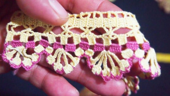 Sanat Taciri- Eskilerde El işi Dantel Havlu Kenarı - Otantik - Çeyizlik- Lot 23 - Resim 3