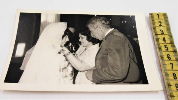 Eskilerden Siyah Beyaz Fotoğraf Düğünde Takı Töreni 2 - 2