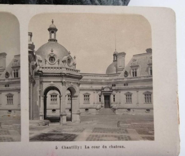 Chantilly , La Conr Du Chatean . Neue Photographische Gesellschaft NPG - 2