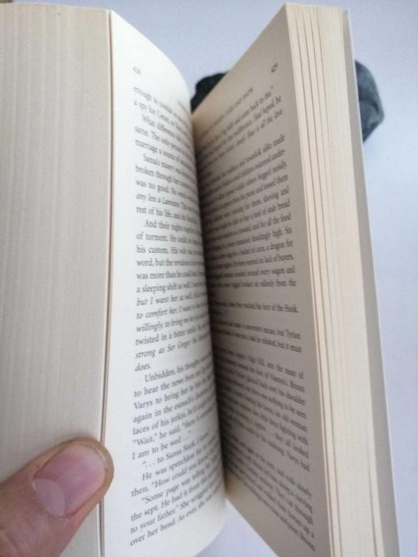 Sanat Taciri Yabancı Dilde Kitap GERGO R.R. MARTIN A STORM SWORDS - 3