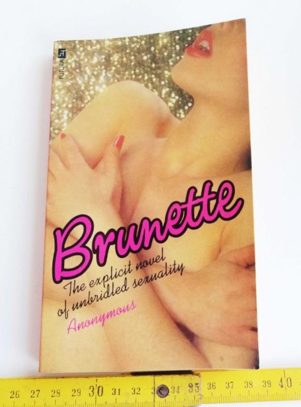 Sanat Taciri İngilizce Kitap Brunette Anonymous