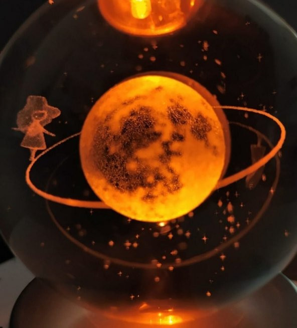 3D Satürndeki Kız Işıklı Cam Küre