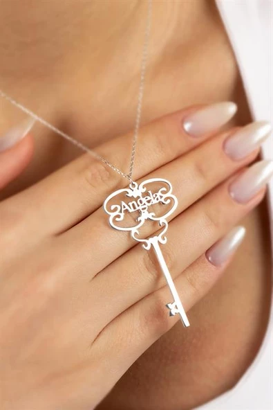 Gümüş İsimli Anahtar Kolye ürün görseli 1