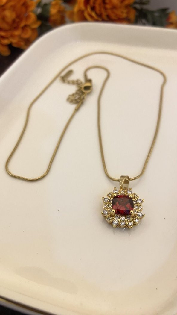 Aksesuar Çarşısı Kırmızı Zirkon Taşlı Gold Kolye