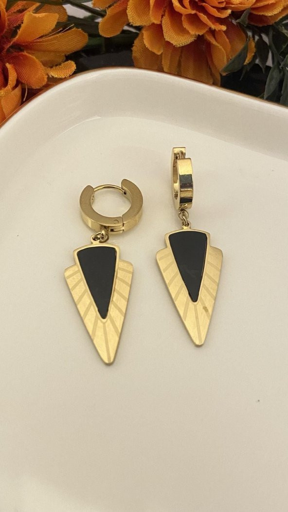 Aksesuar Çarşısı Üçgen Figurlu Siyah Mineli Küpe ürün görseli