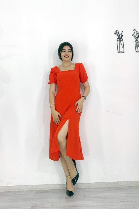 Y-50131  Y ARKASI  GİPELİ  ETEĞİ  YIRTMAÇLI  ELBİSE