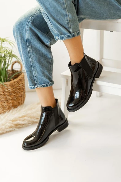 Kenar Lastik Detaylı Kısa Topuklu Chelsea Hafif Rahat Kışlık Klasik Kadın Bot  Bootie