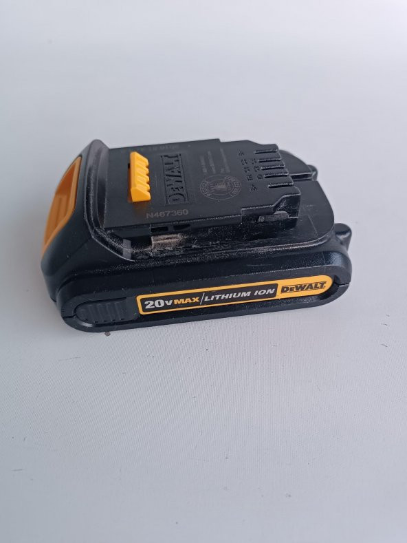 Dewalt 20V 1.5Ah Li-ion Akü DCB201 2.El - 5