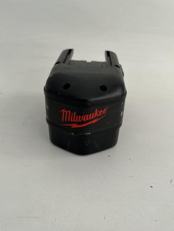 Milwaukee 18V 2.4Ah Li-ion Akü 48112230 2.El - 3