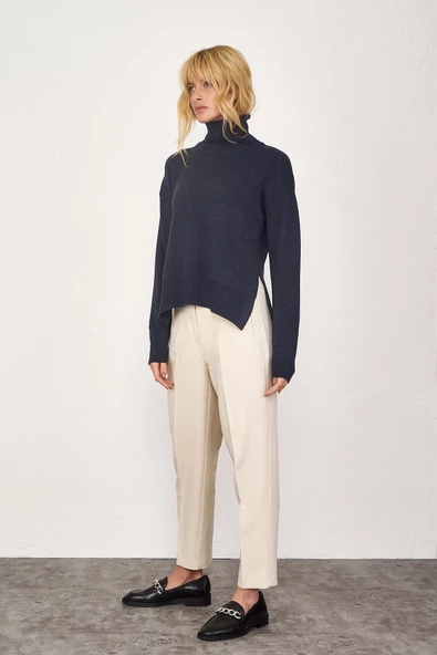 Dik Yakalı Kadın Triko Kazak - Lacivert - Resim 4