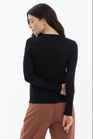 Sıfır Yaka Kolu Düğmeli Triko Kazak - Siyah - Resim 3