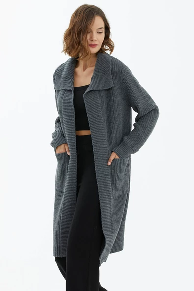 Geniş Yaka Salaş Triko Uzun Hırka - Koyu Gri - Resim 2