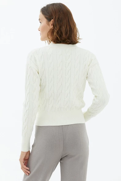 V Yaka Düğmeli Saç Örgülü Triko Hırka - Kemik - Resim 4