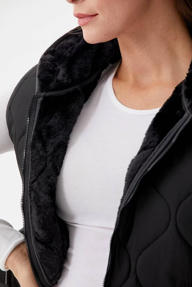 İçi Peluş Kürklü Kapüşonlu Kapitone Yelek - Siyah - 5