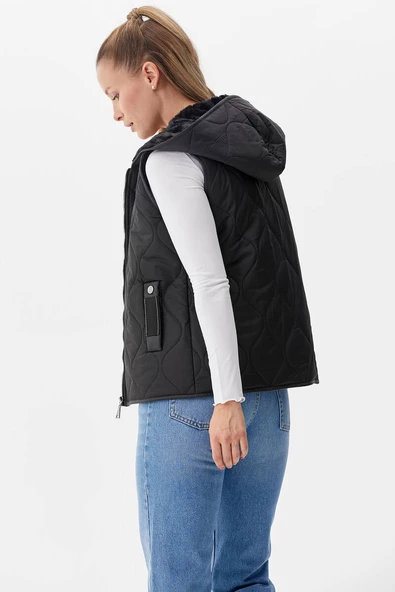 İçi Peluş Kürklü Kapüşonlu Kapitone Yelek - Siyah - 6