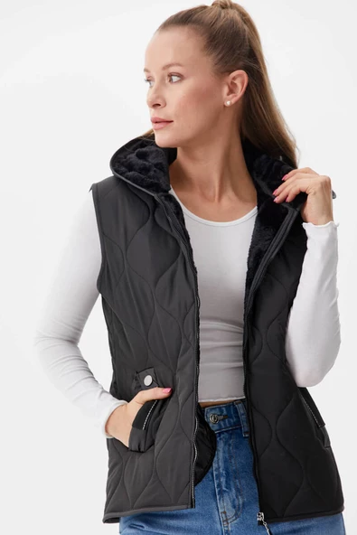 İçi Peluş Kürklü Kapüşonlu Kapitone Yelek - Siyah - 4