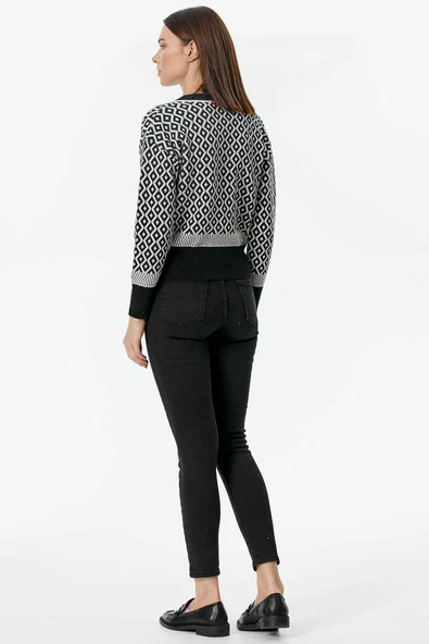 Düğmeli Geometrik Desenli Triko Hırka - Siyah - Resim 4