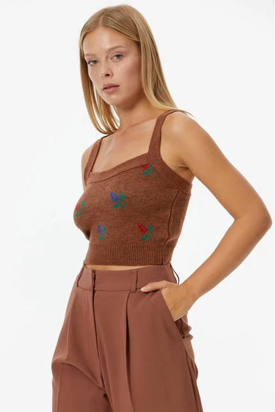 Çiçek Motifli Crop Triko Takım - Taba - Resim 4