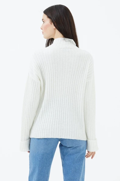 Yarım Balıkçı Yaka Düğmeli Kazak - Kemik - Resim 4