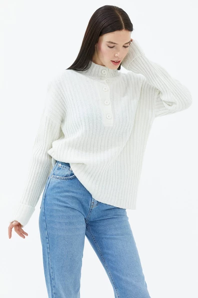 Yarım Balıkçı Yaka Düğmeli Kazak - Kemik ürün görseli